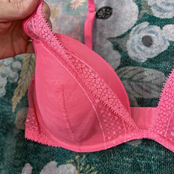 Victorias Secret Bra 36D Pink Lace Incredible Plunge Underwire thin - Picture 11 of 11